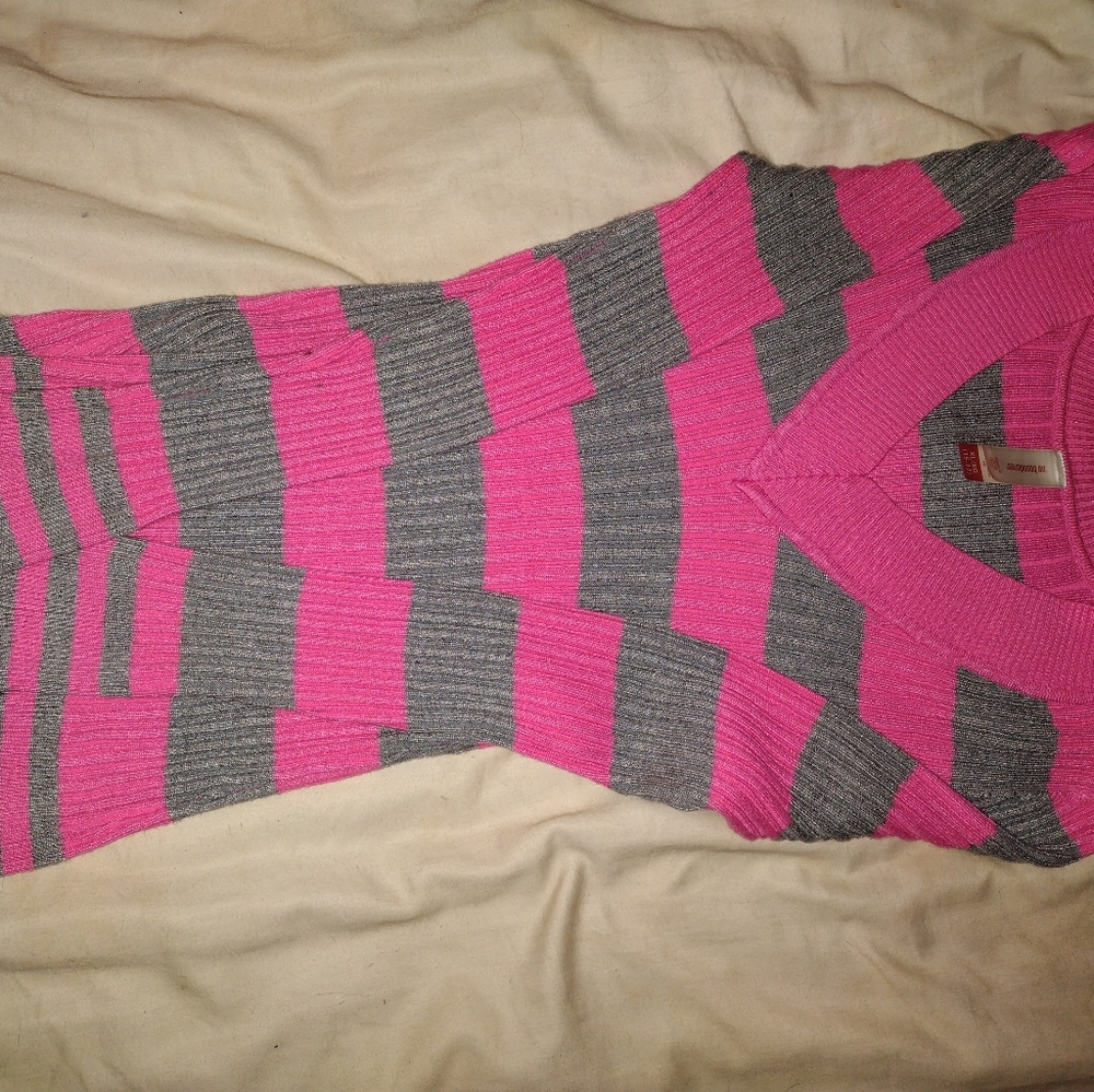 Pink and grey no boundaries sweater Sz xl